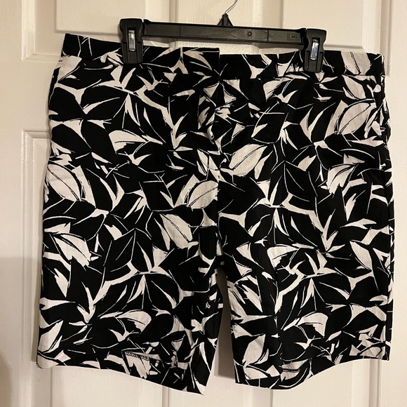 Mario Serrani Bermuda Shorts, Size 14, NWOT: B2 - Picture 5 of 9